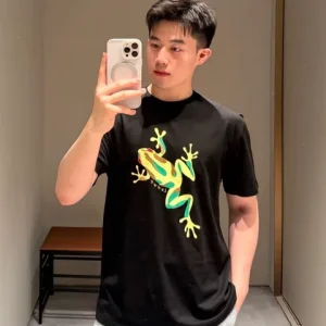 Hype Outfit Shop oversized black streetwear cotton t-shirt with a green and yellow frog graphic print