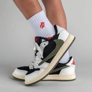 Retro AJ1 low top basketball sneakers in green and black leather suede from Hype Outfit Shop