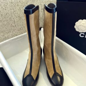 Premium two-tone knee high boots in beige suede and black leather with cap toe design from Hype Outfit Shop